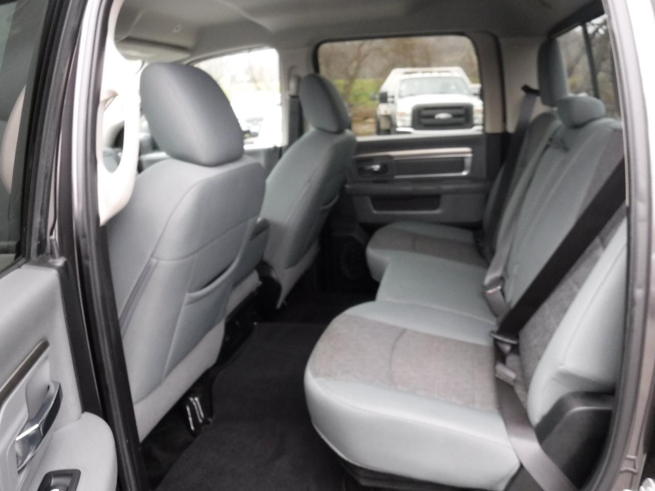 RAM 1500 Big Horn 4x4 Crew Cab 5'7" Box 2017