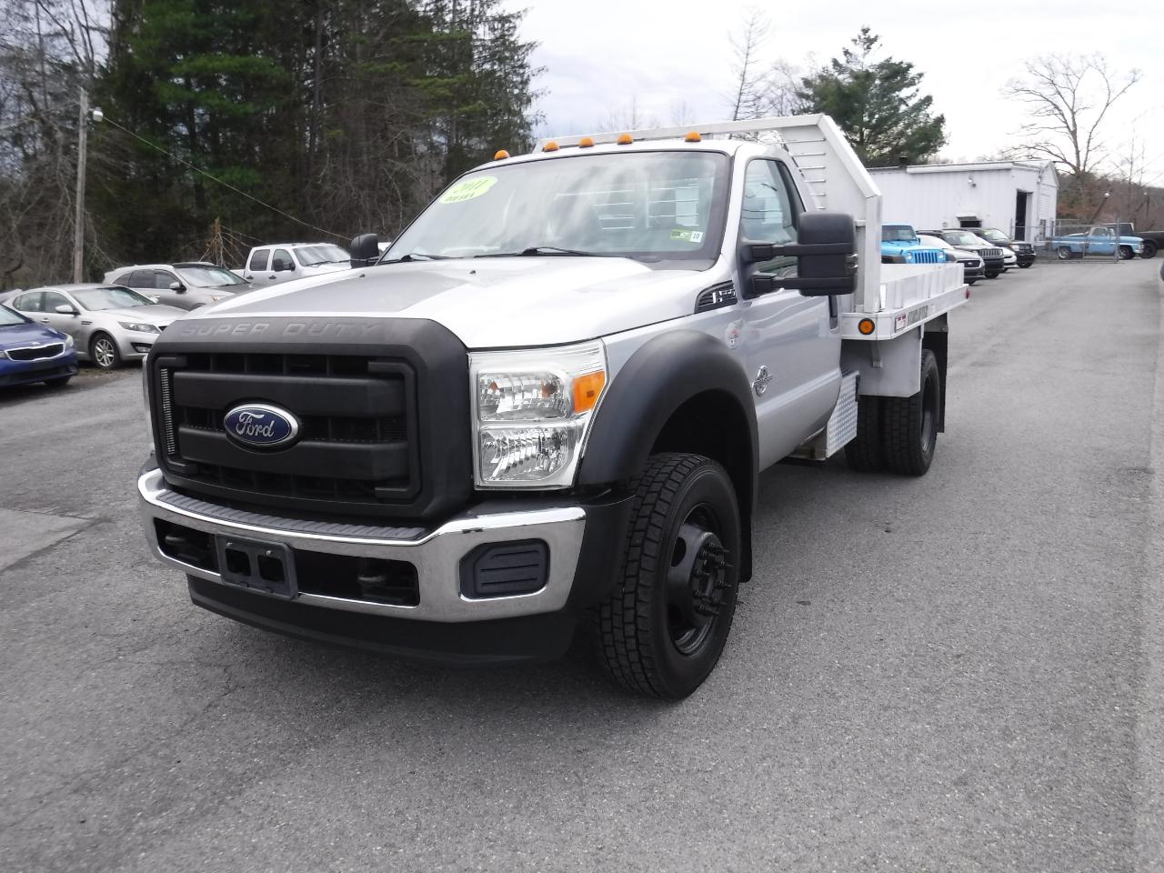 Ford Super Duty F-550 DRW 4WD Reg Cab 165" WB 84" CA XL 2011