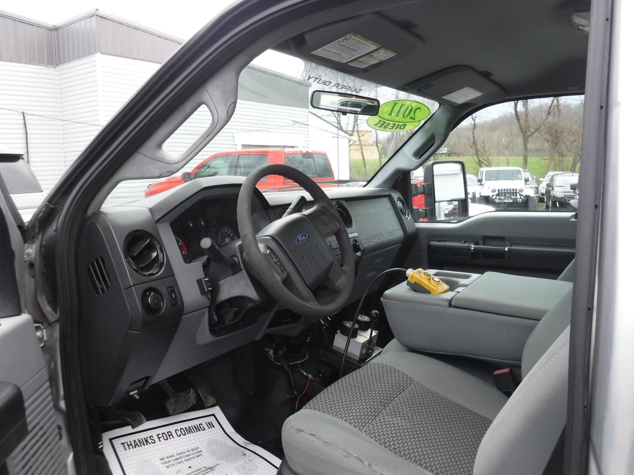 Ford Super Duty F-550 DRW 4WD Reg Cab 165" WB 84" CA XL 2011