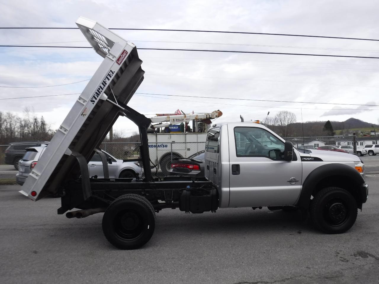 Ford Super Duty F-550 DRW 4WD Reg Cab 165" WB 84" CA XL 2011