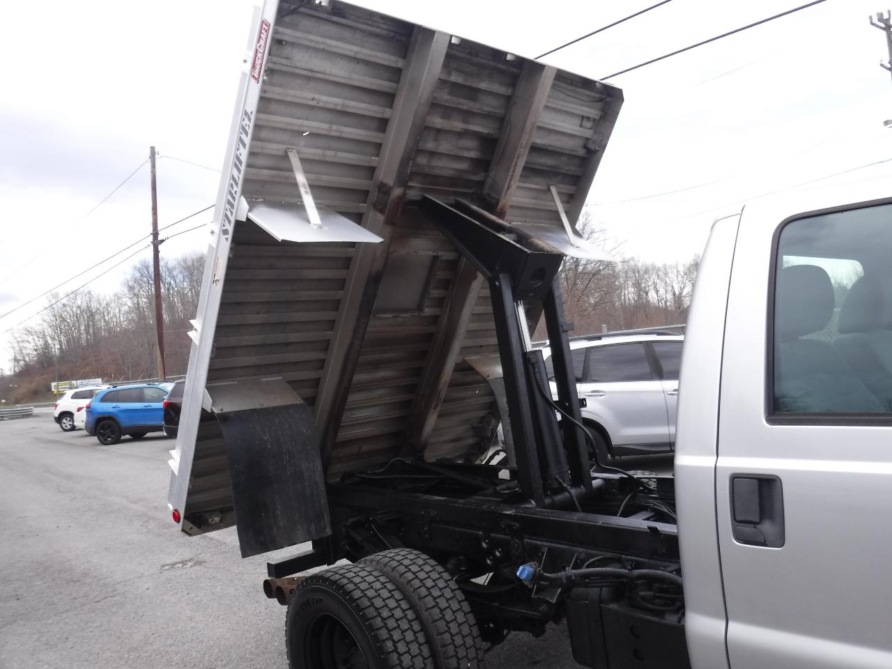 Ford Super Duty F-550 DRW 4WD Reg Cab 165" WB 84" CA XL 2011