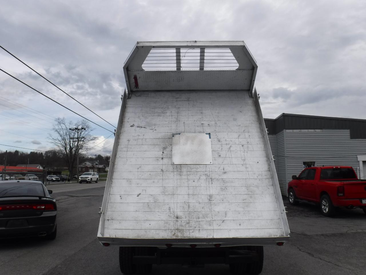 Ford Super Duty F-550 DRW 4WD Reg Cab 165" WB 84" CA XL 2011