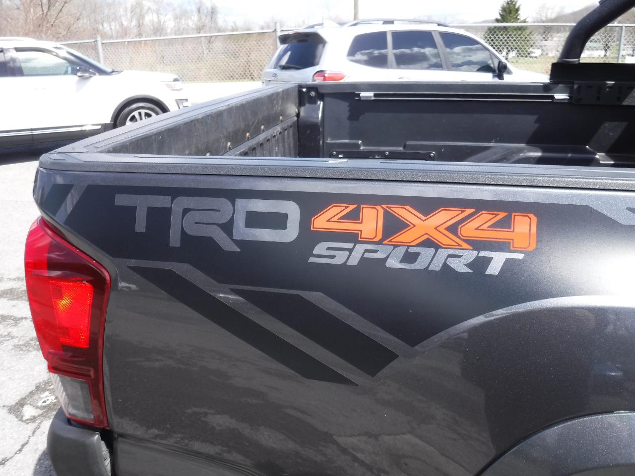 Toyota Tacoma TRD Off Road Double Cab 5' Bed V6 4x4 AT (Natl) 2018