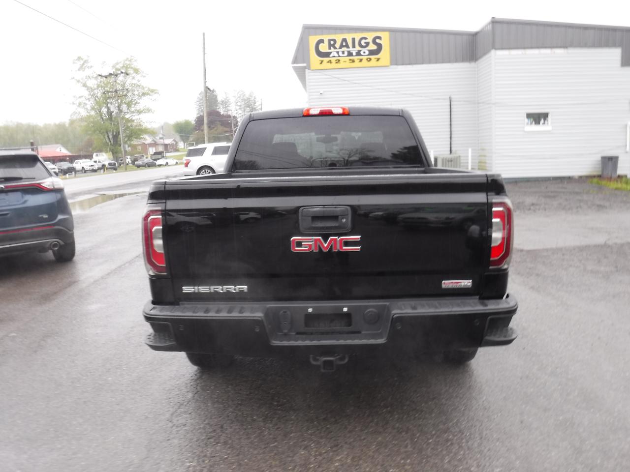 GMC Sierra 1500 4WD Crew Cab 143.5" SLT 2017
