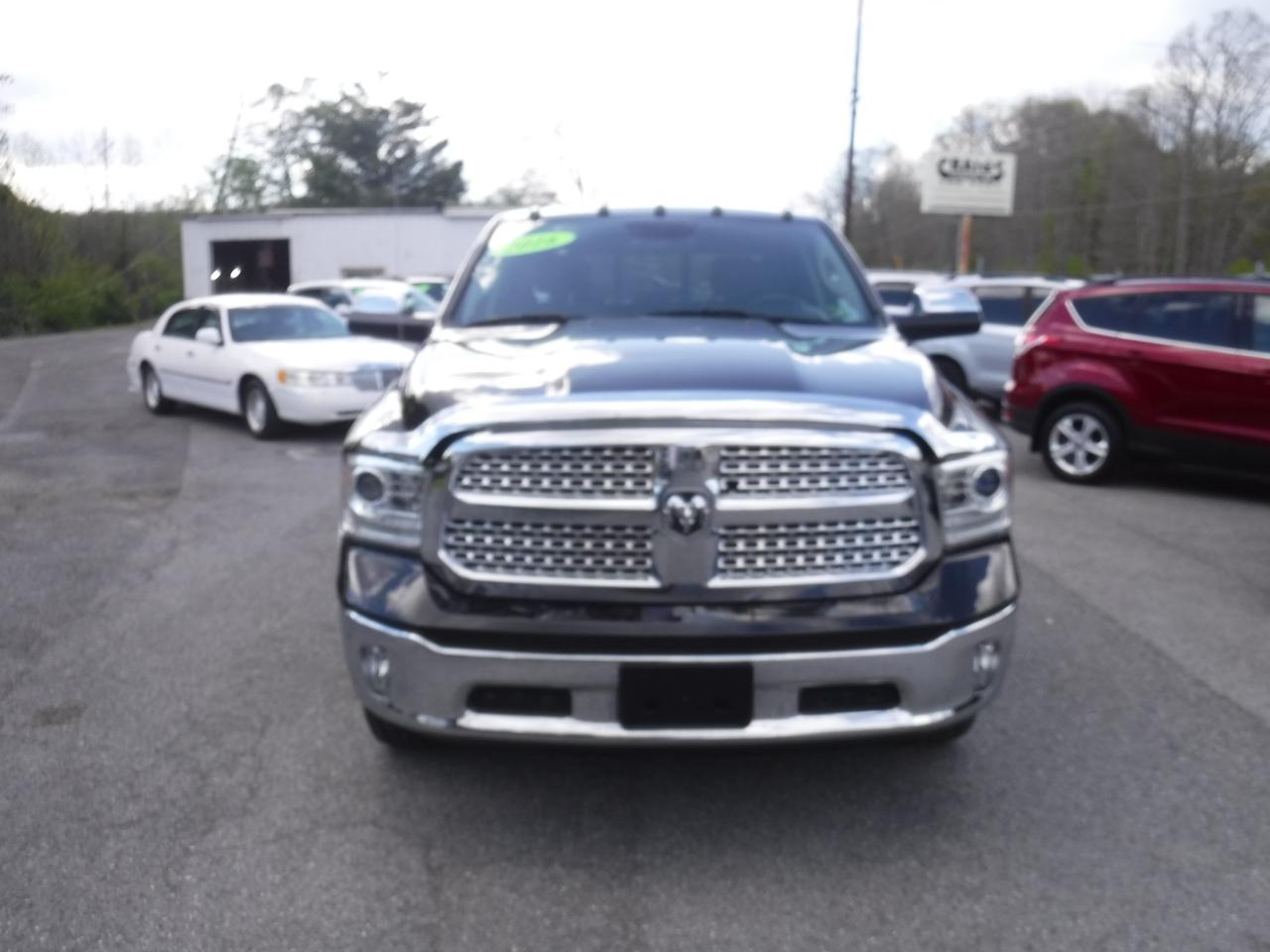 RAM 1500 4WD Crew Cab 140.5" Laramie 2016