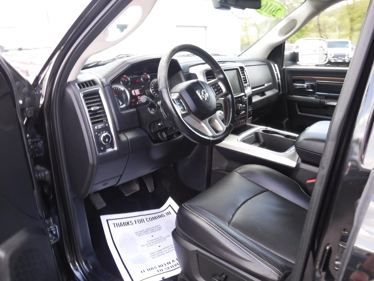 RAM 1500 4WD Crew Cab 140.5" Laramie 2016