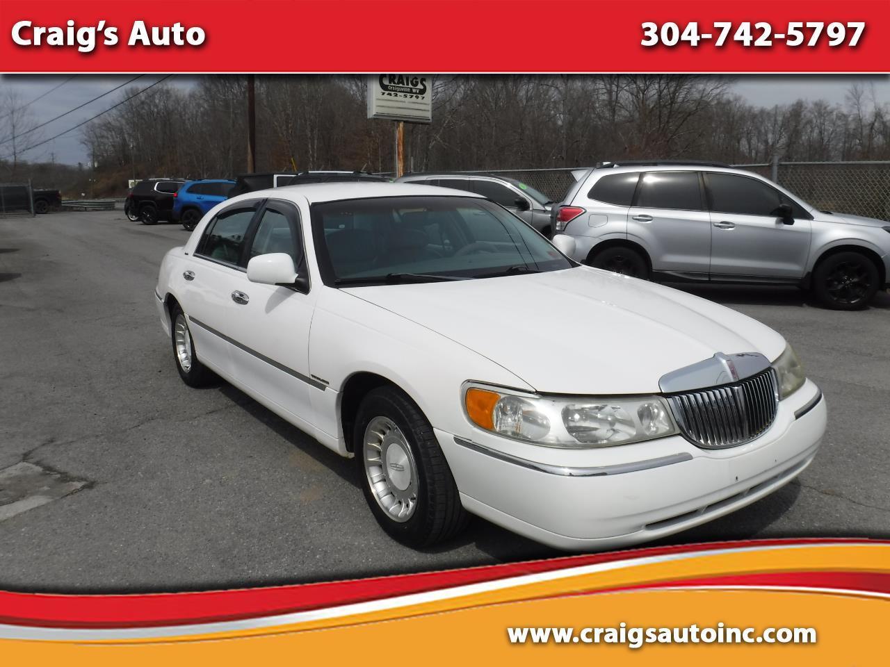 2001 Lincoln Town Car 4dr Sdn Executive