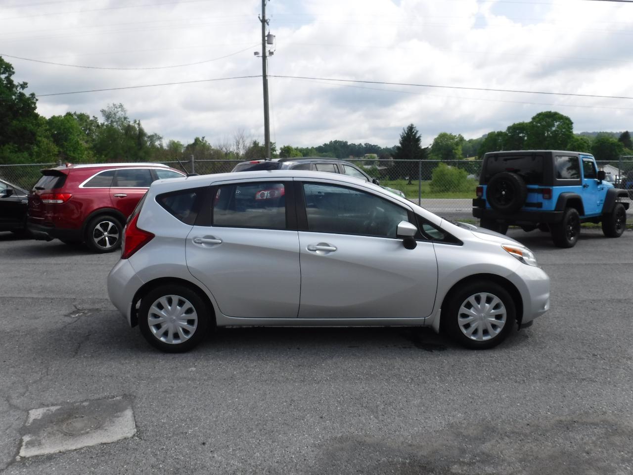 Nissan Versa Note 5dr HB CVT 1.6 SV 2016