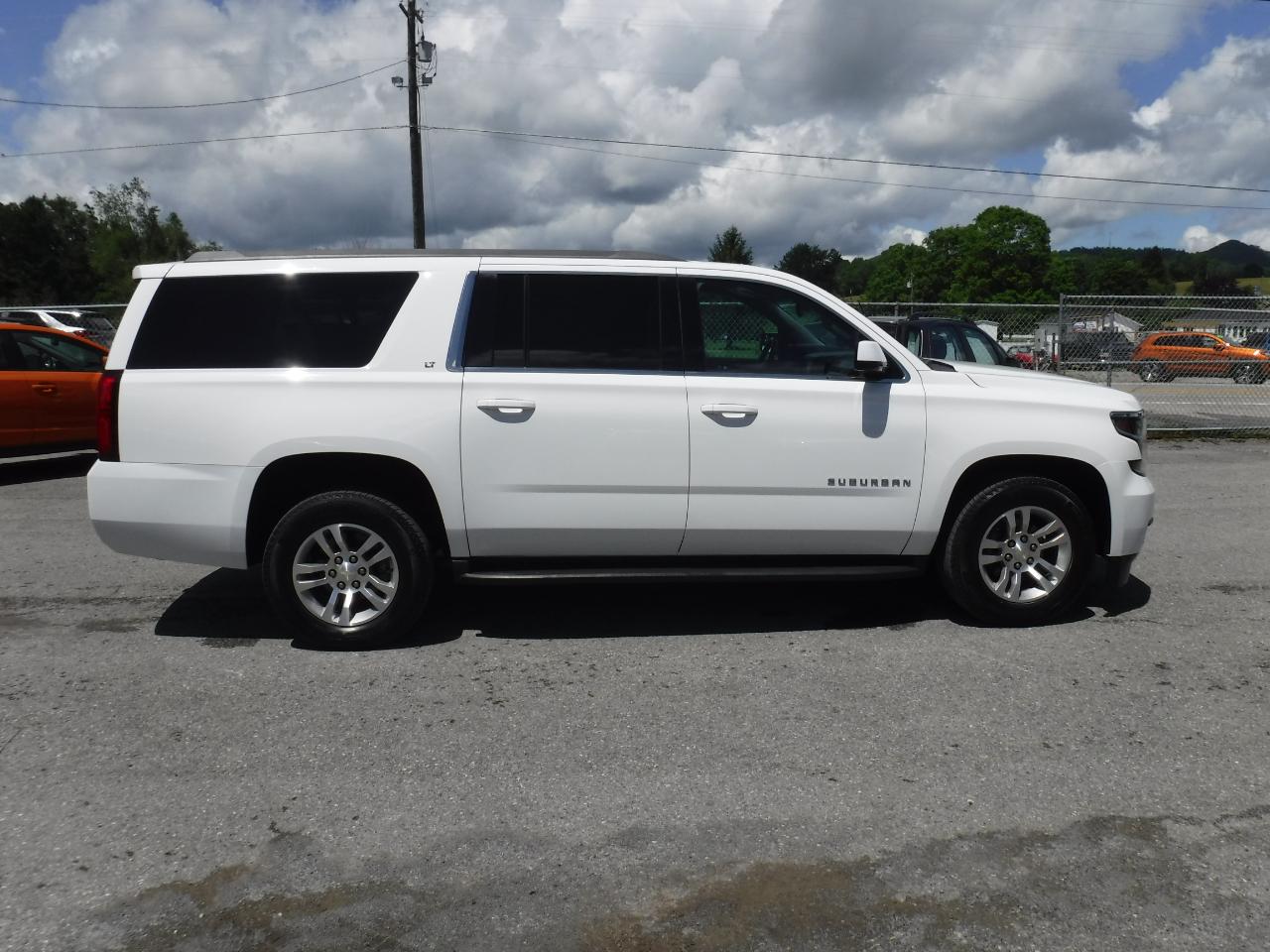 Chevrolet Suburban 4WD 4dr 1500 LT 2017