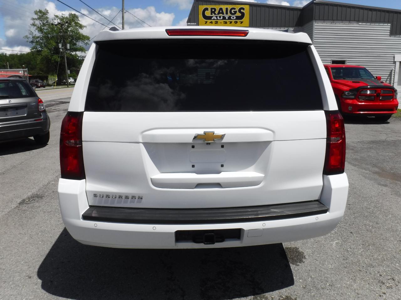 Chevrolet Suburban 4WD 4dr 1500 LT 2017