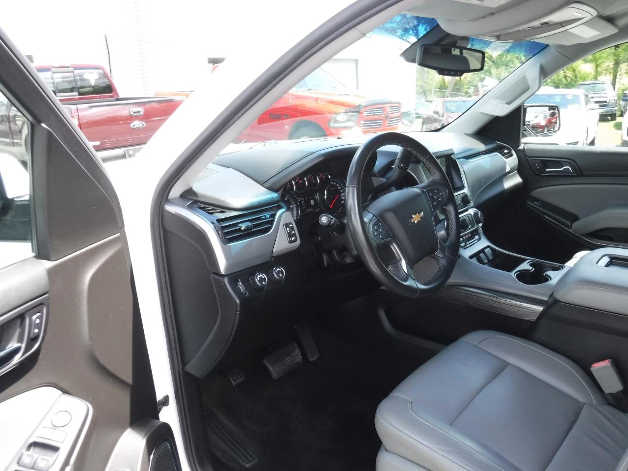 Chevrolet Suburban 4WD 4dr 1500 LT 2017