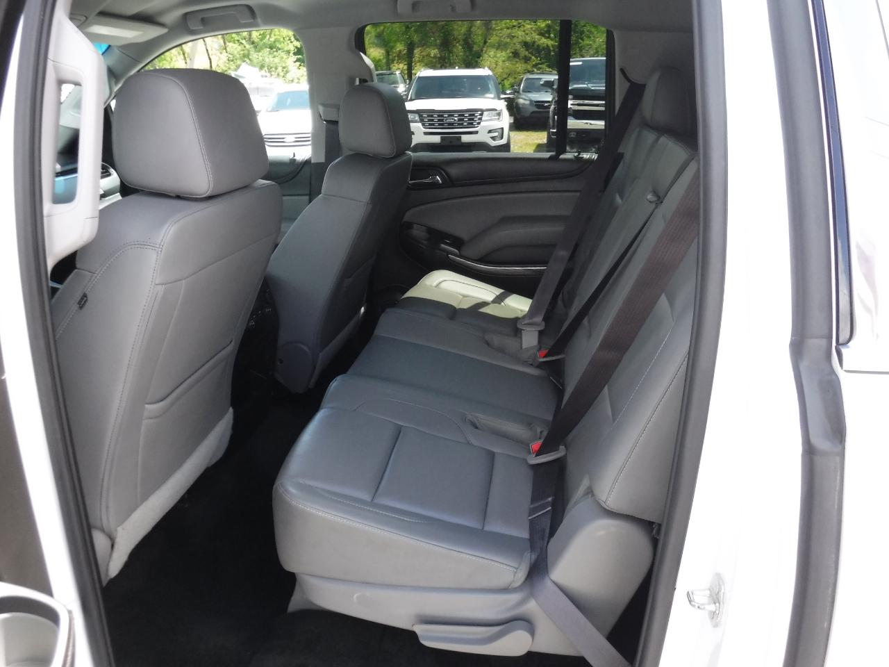 Chevrolet Suburban 4WD 4dr 1500 LT 2017