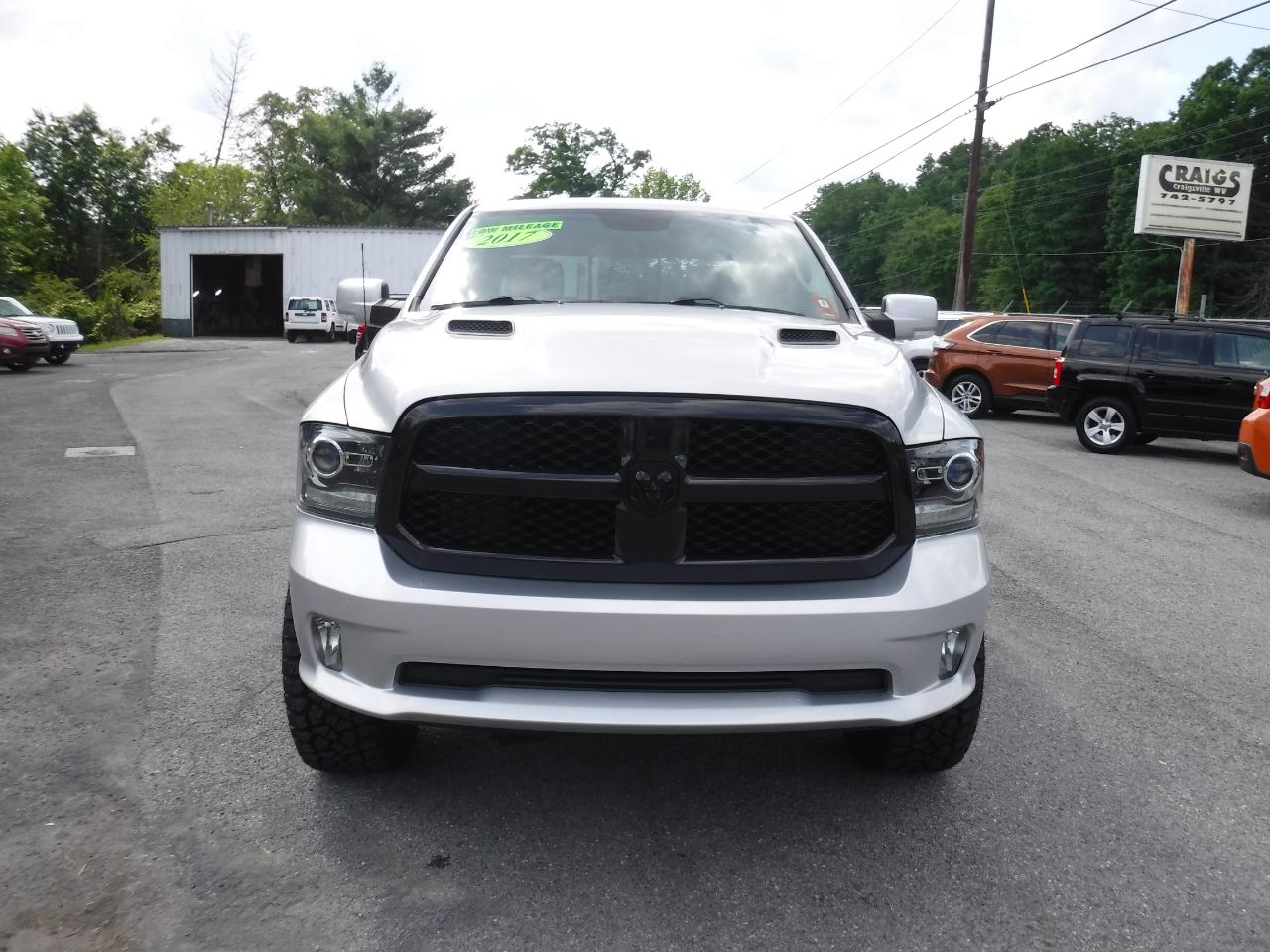 RAM 1500 Night 4x4 Crew Cab 5'7" Box 2017