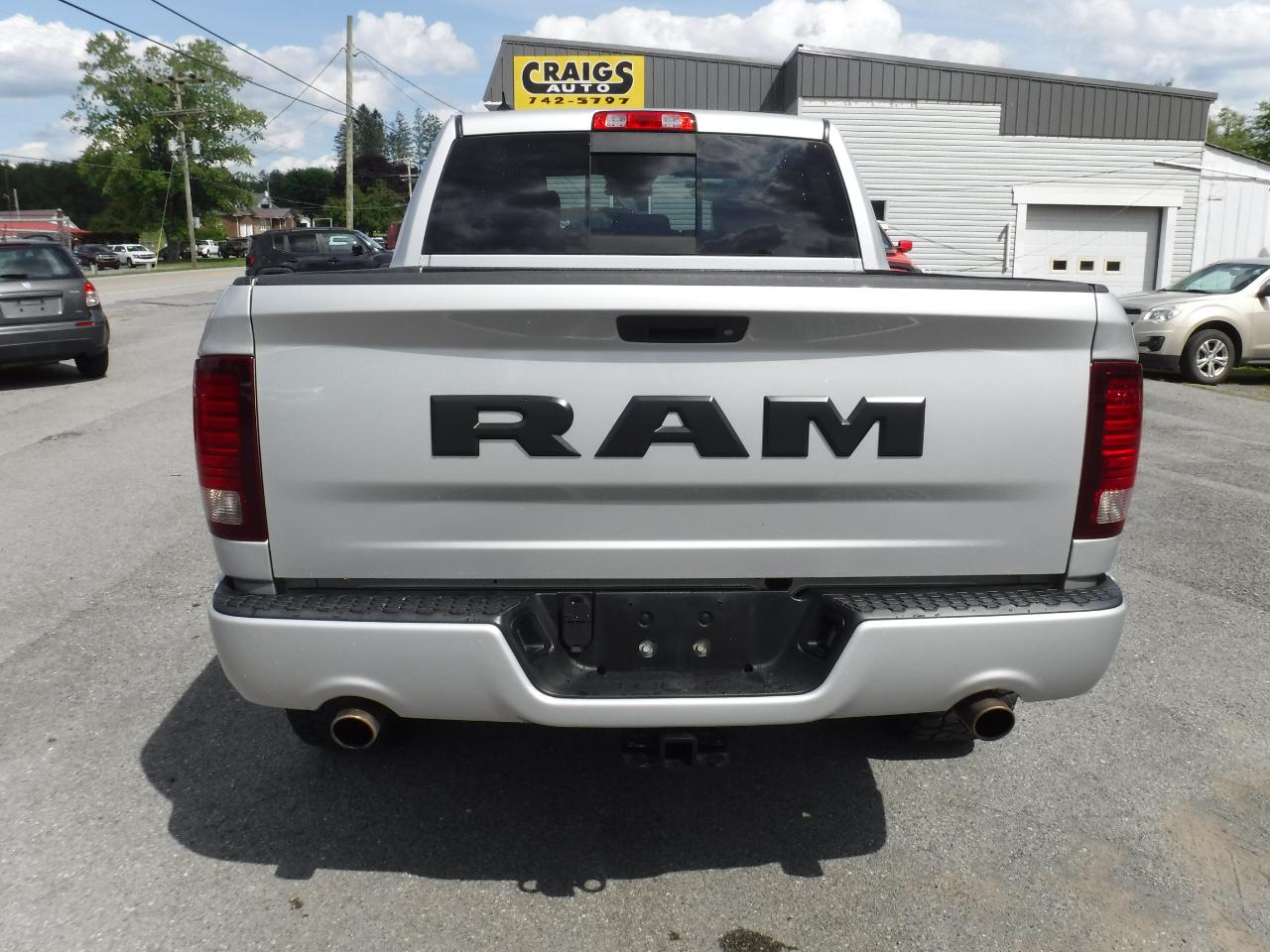 RAM 1500 Night 4x4 Crew Cab 5'7" Box 2017