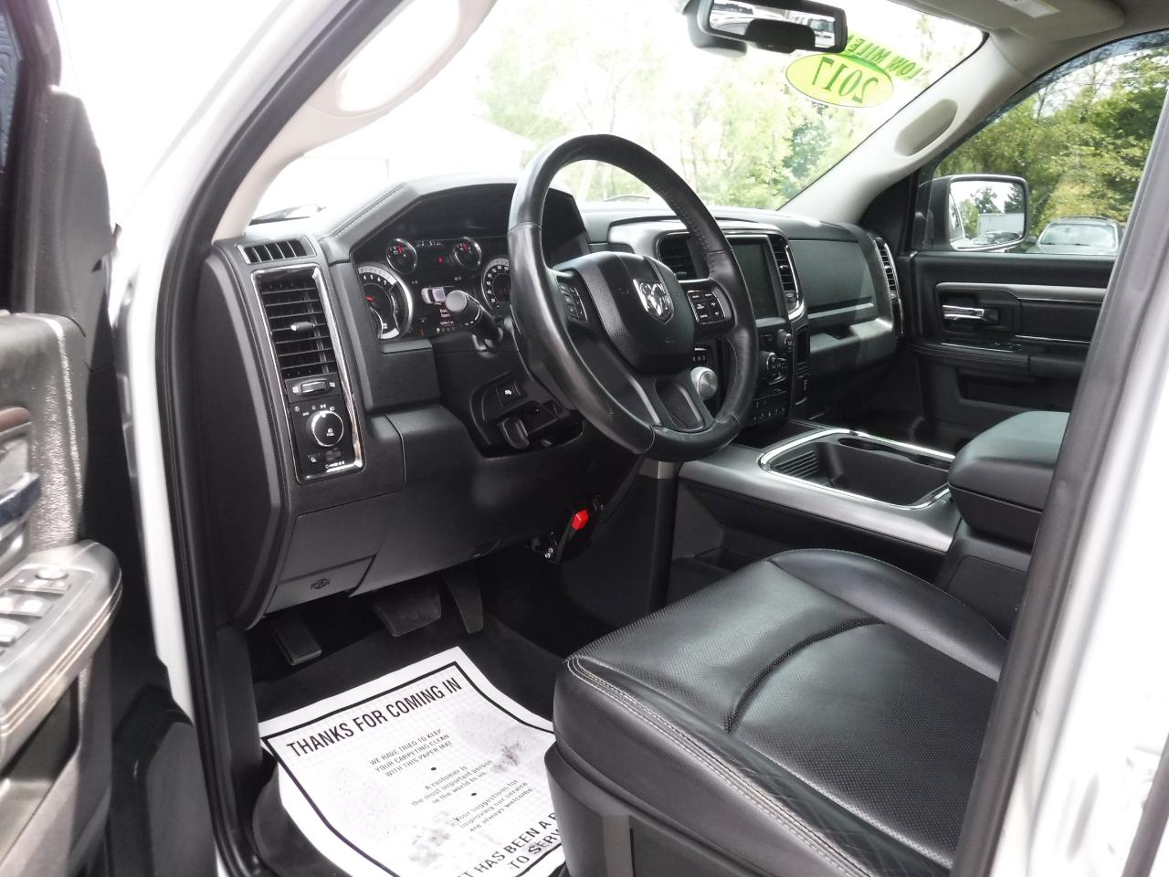 RAM 1500 Night 4x4 Crew Cab 5'7" Box 2017
