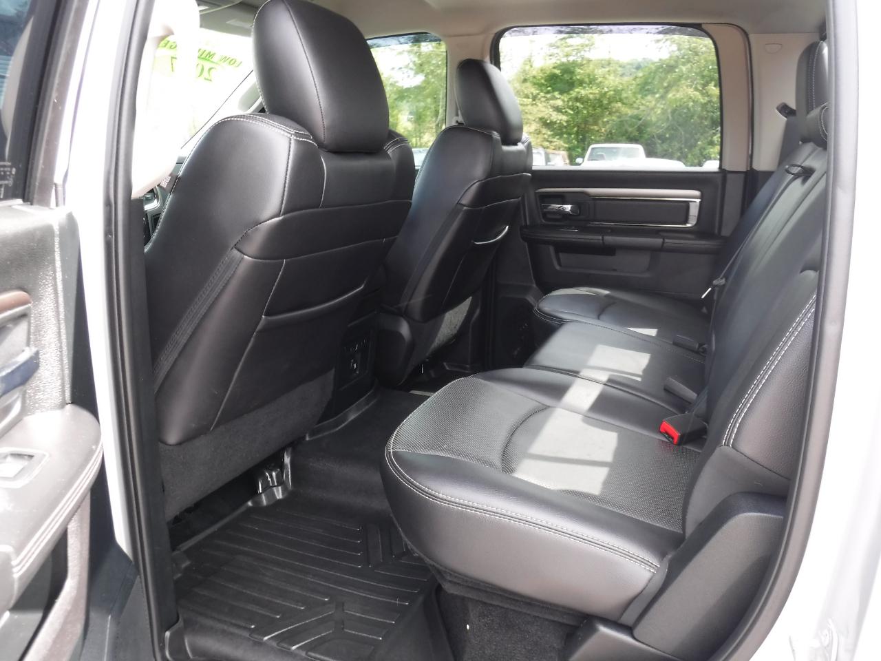 RAM 1500 Night 4x4 Crew Cab 5'7" Box 2017