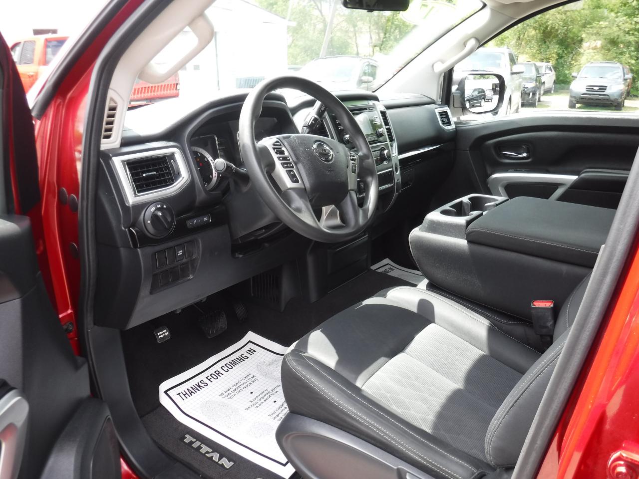 Nissan Titan 4x4 Crew Cab SV 2017