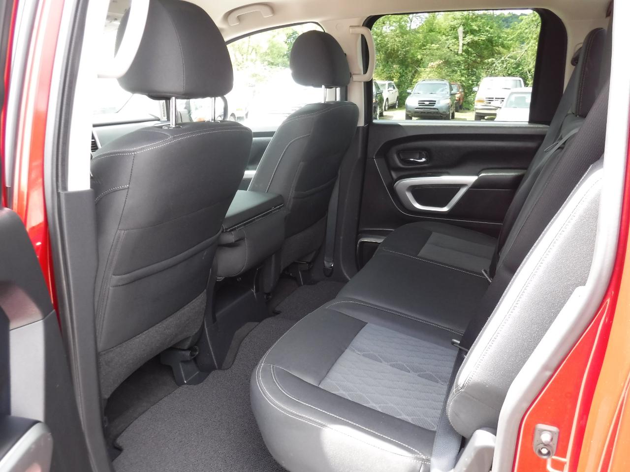 Nissan Titan 4x4 Crew Cab SV 2017