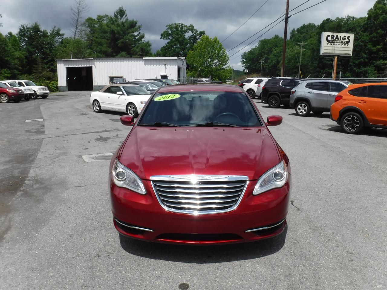 Chrysler 200 4dr Sdn Touring 2012