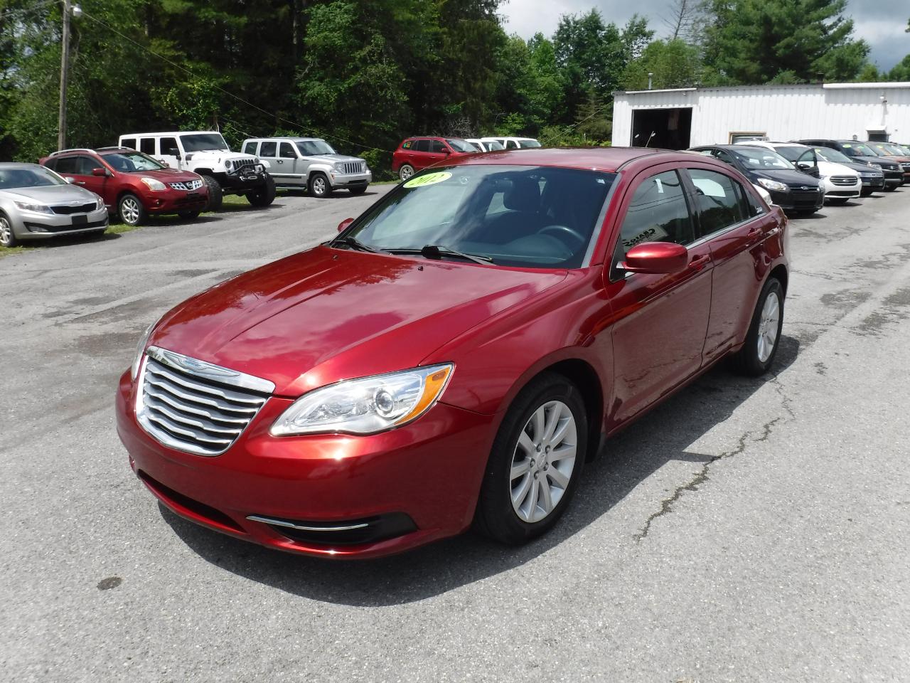Chrysler 200 4dr Sdn Touring 2012