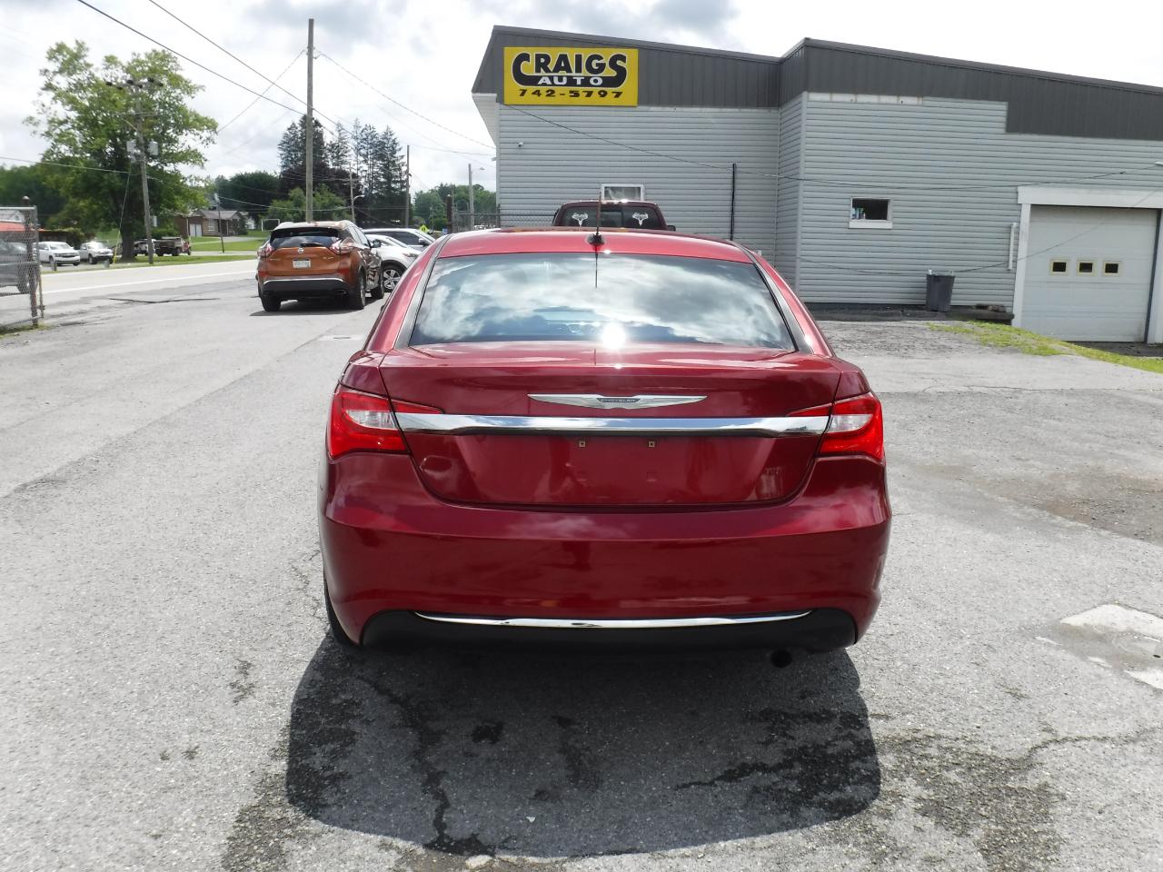 Chrysler 200 4dr Sdn Touring 2012