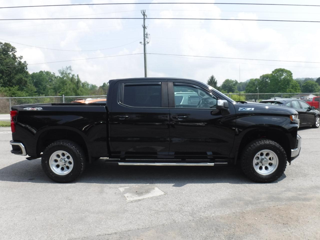 Chevrolet Silverado 1500 4WD Crew Cab 147" LT 2020
