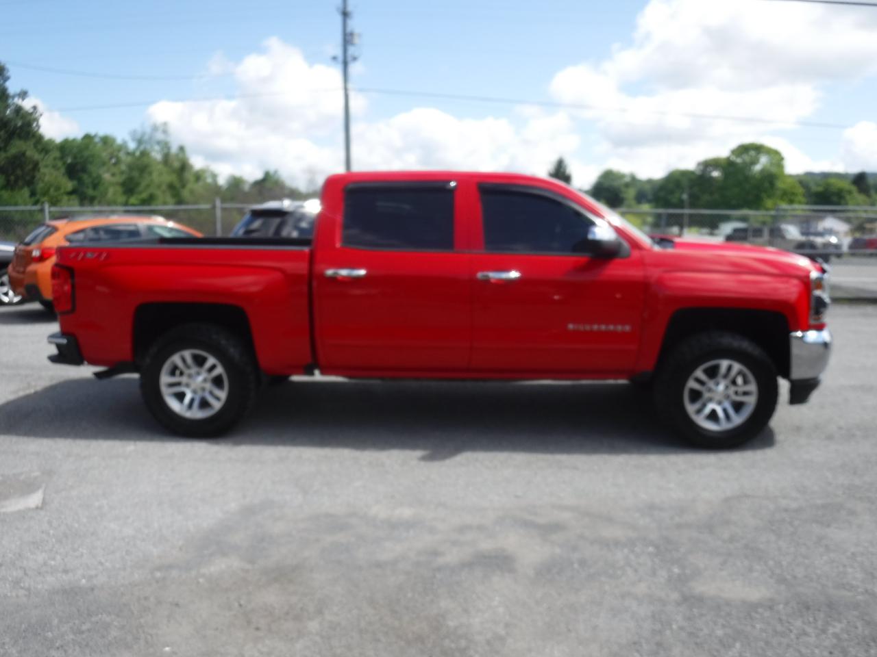 Chevrolet Silverado 1500 4WD Crew Cab 143.5" LT w/1LT 2018