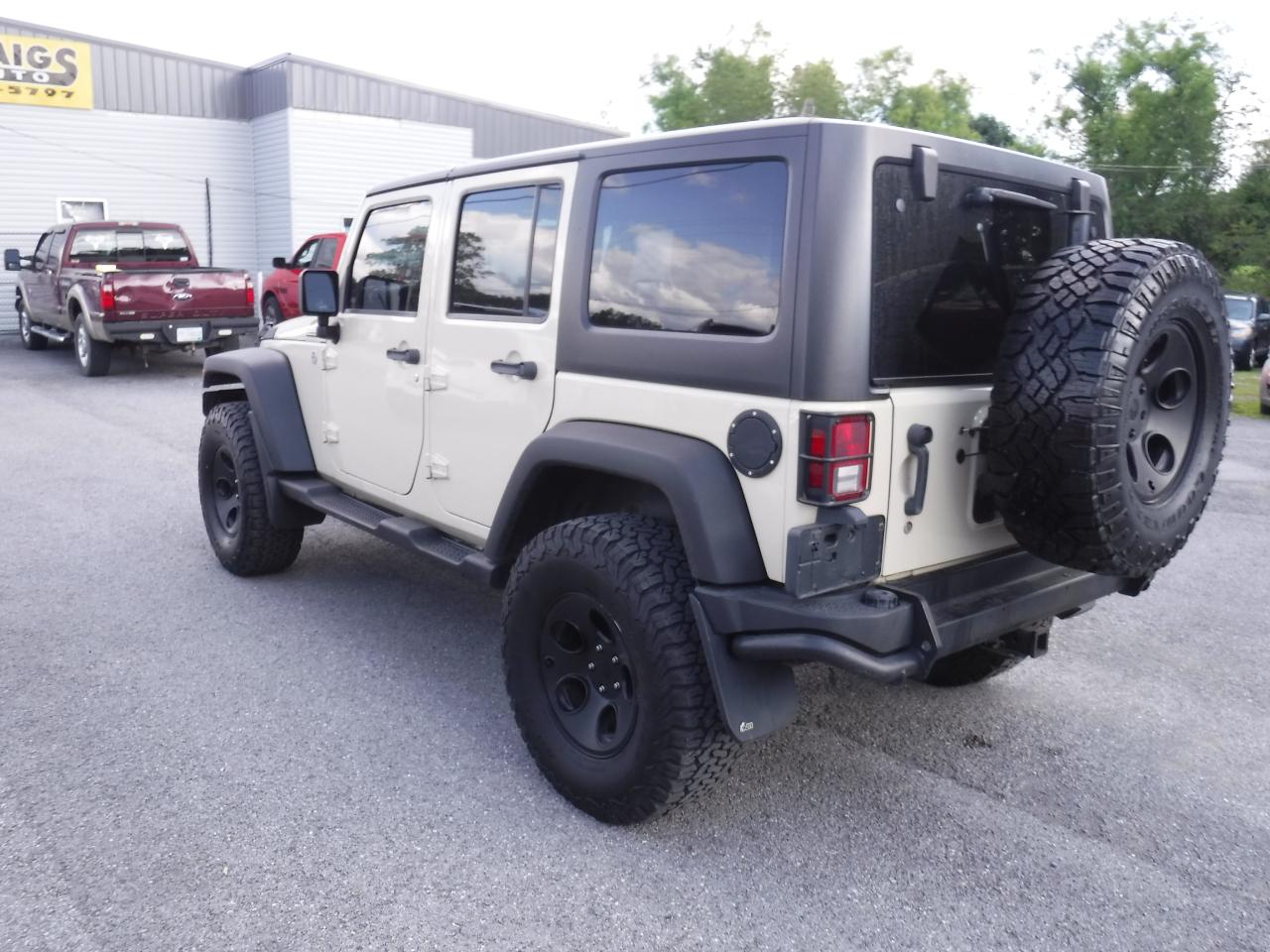 Jeep Wrangler Unlimited 4WD 4dr Rubicon 2012