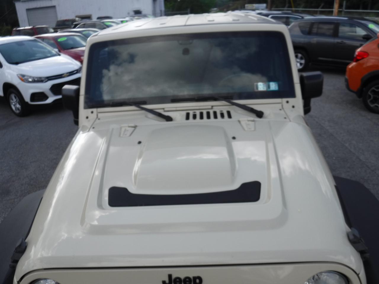 Jeep Wrangler Unlimited 4WD 4dr Rubicon 2012