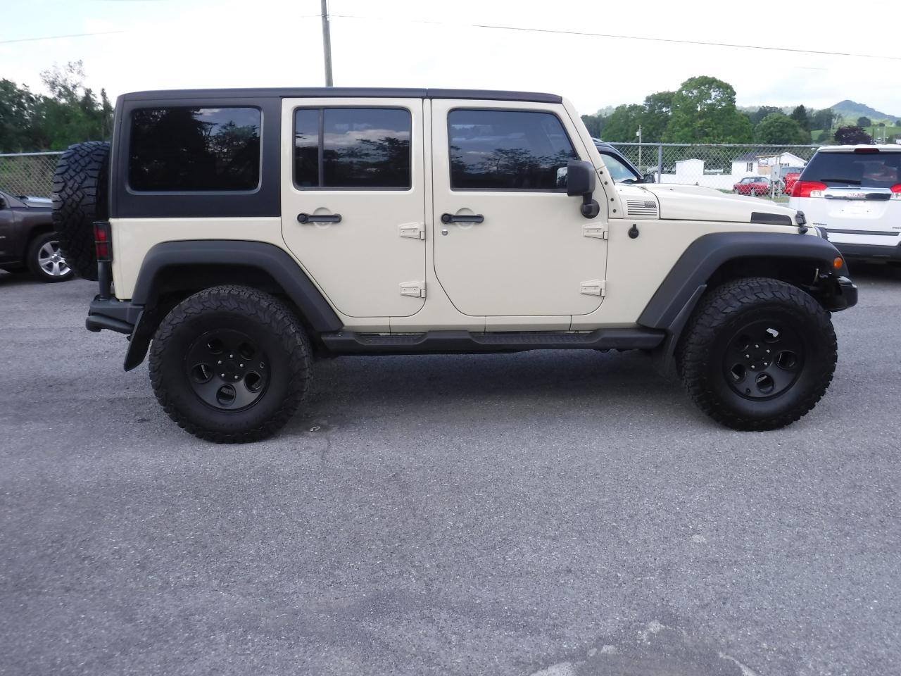 Jeep Wrangler Unlimited 4WD 4dr Rubicon 2012