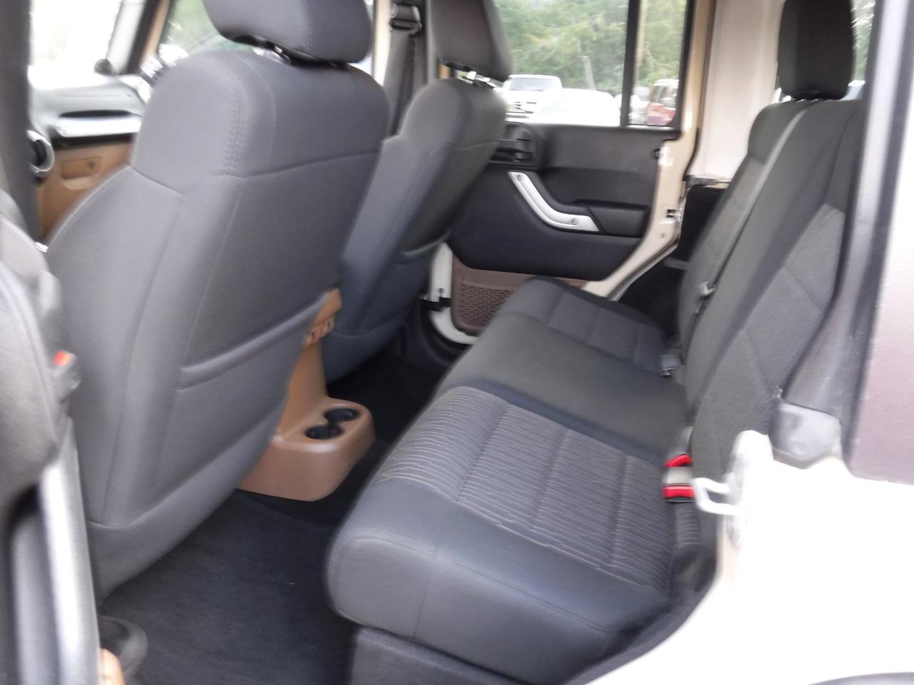 Jeep Wrangler Unlimited 4WD 4dr Rubicon 2012