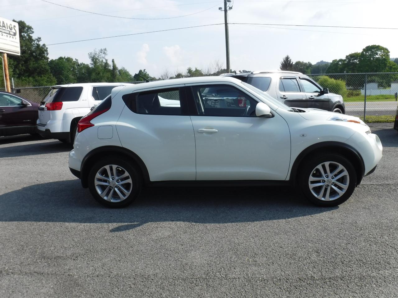Nissan Juke 5dr Wgn I4 CVT S AWD 2011