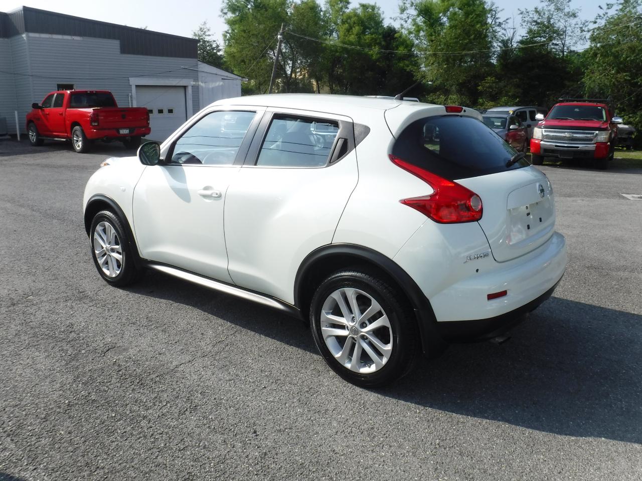Nissan Juke 5dr Wgn I4 CVT S AWD 2011