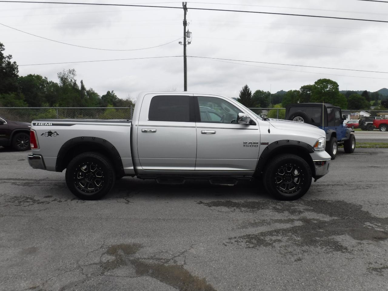 RAM 1500 Laramie 4x4 Crew Cab 5'7" Box 2017