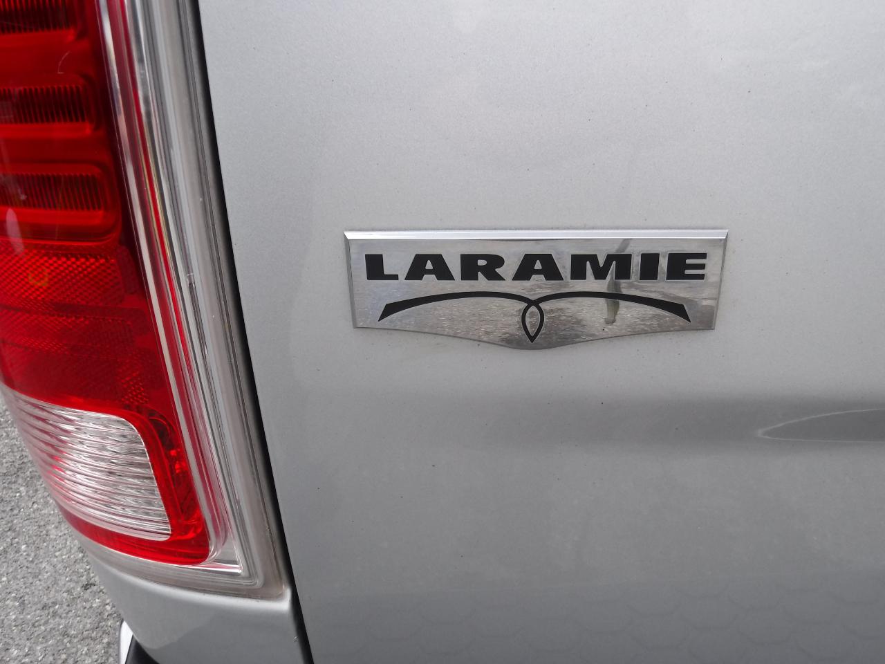 RAM 1500 Laramie 4x4 Crew Cab 5'7" Box 2017