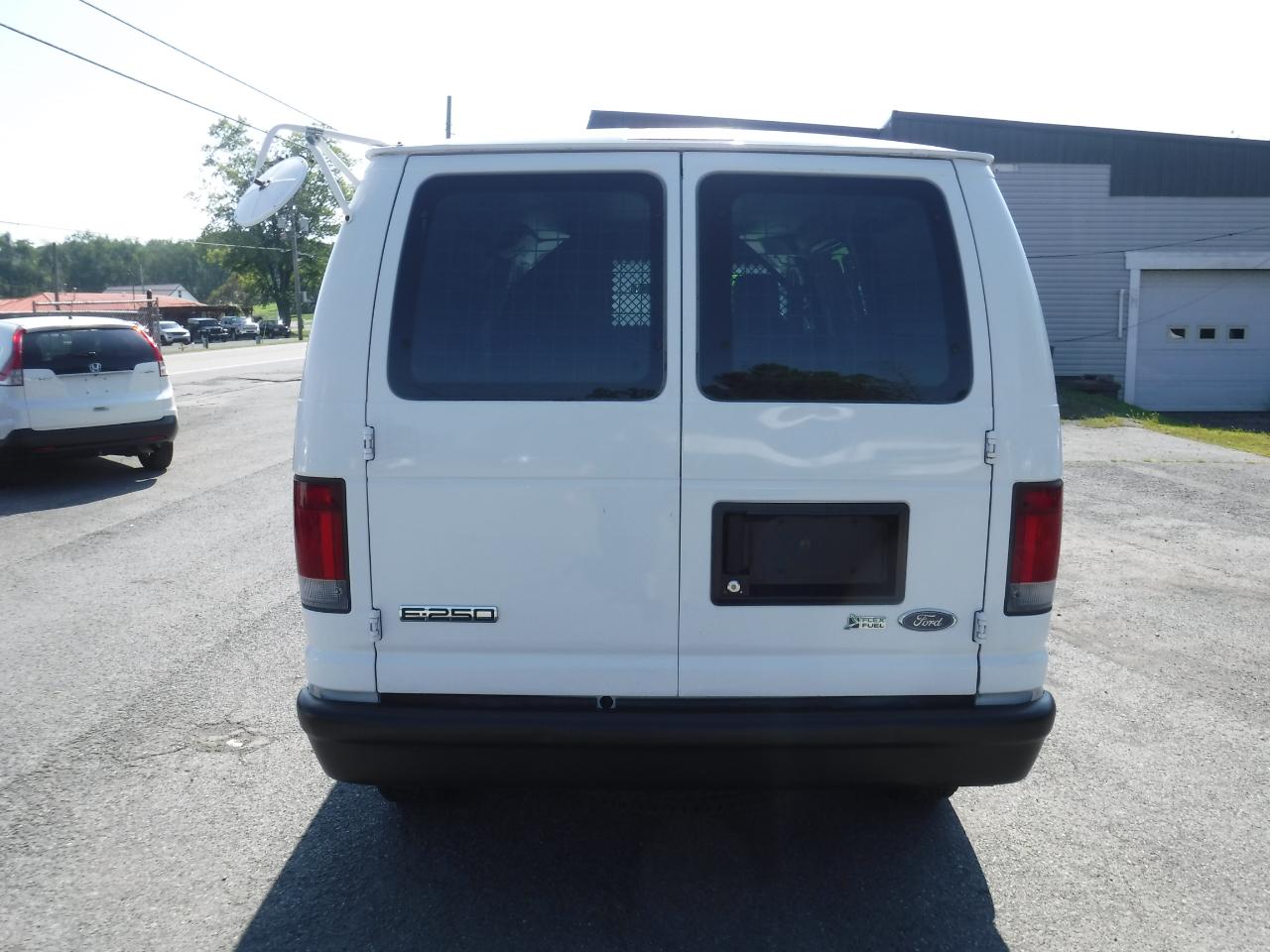 Ford Econoline Cargo Van E-250 Commercial 2009
