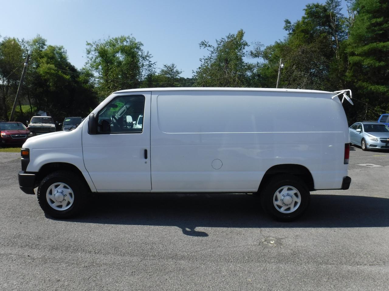 Ford Econoline Cargo Van E-250 Commercial 2009
