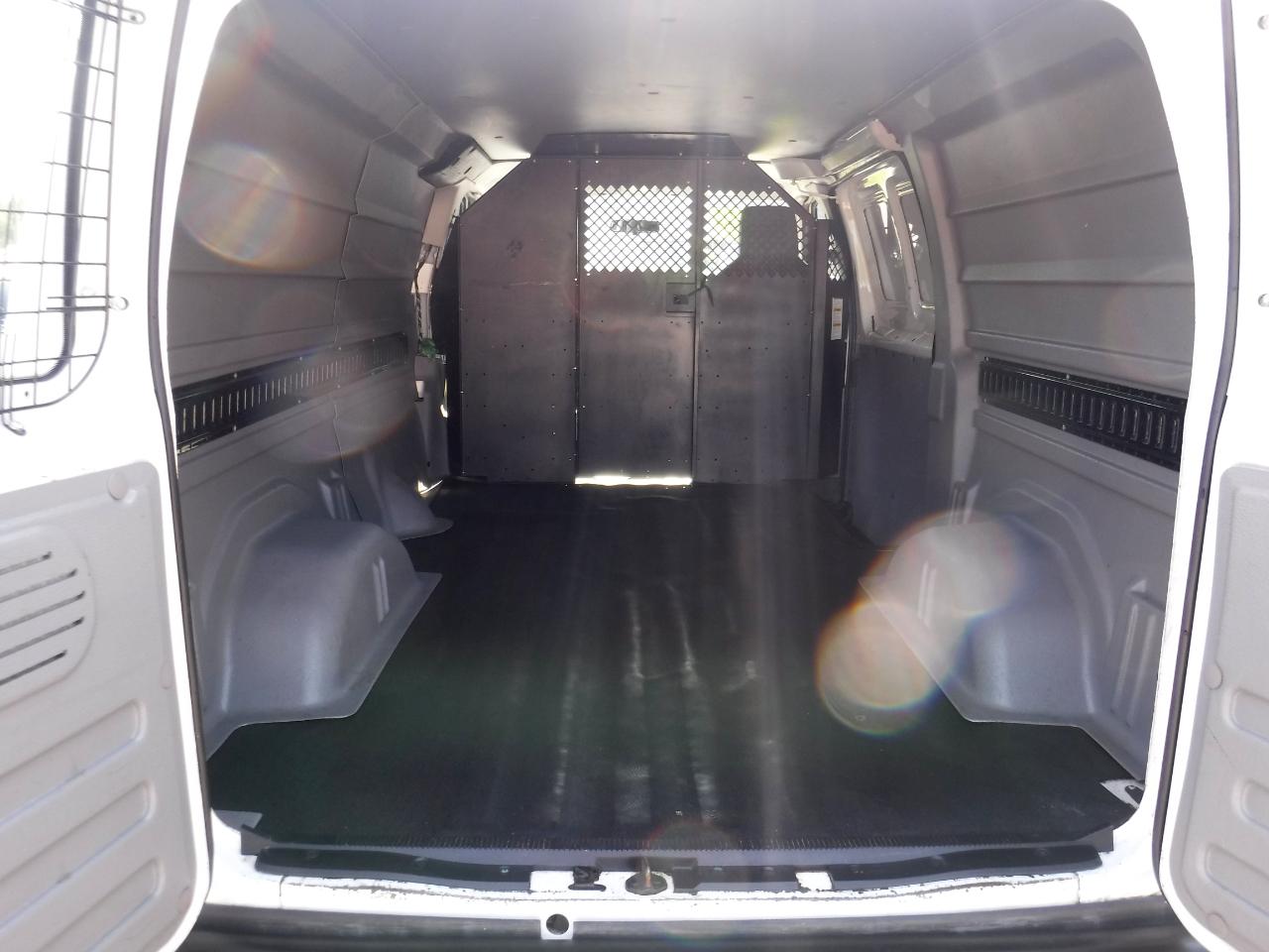 Ford Econoline Cargo Van E-250 Commercial 2009