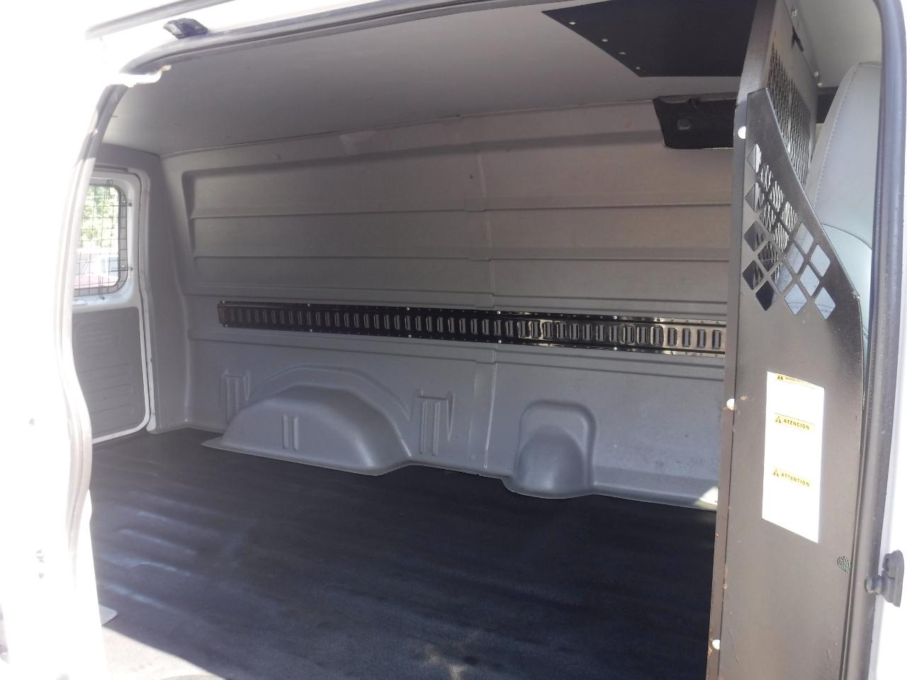 Ford Econoline Cargo Van E-250 Commercial 2009