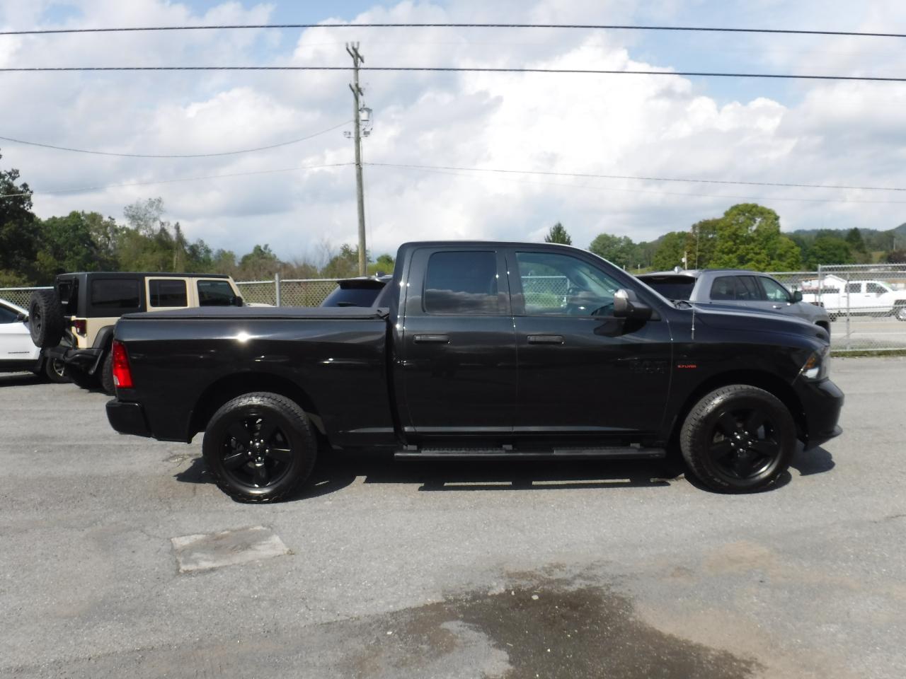 RAM 1500 4WD Quad Cab 140.5" Express 2016