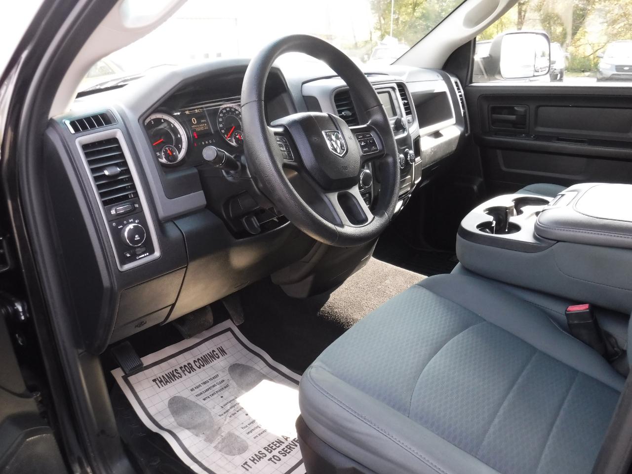 RAM 1500 4WD Quad Cab 140.5" Express 2016