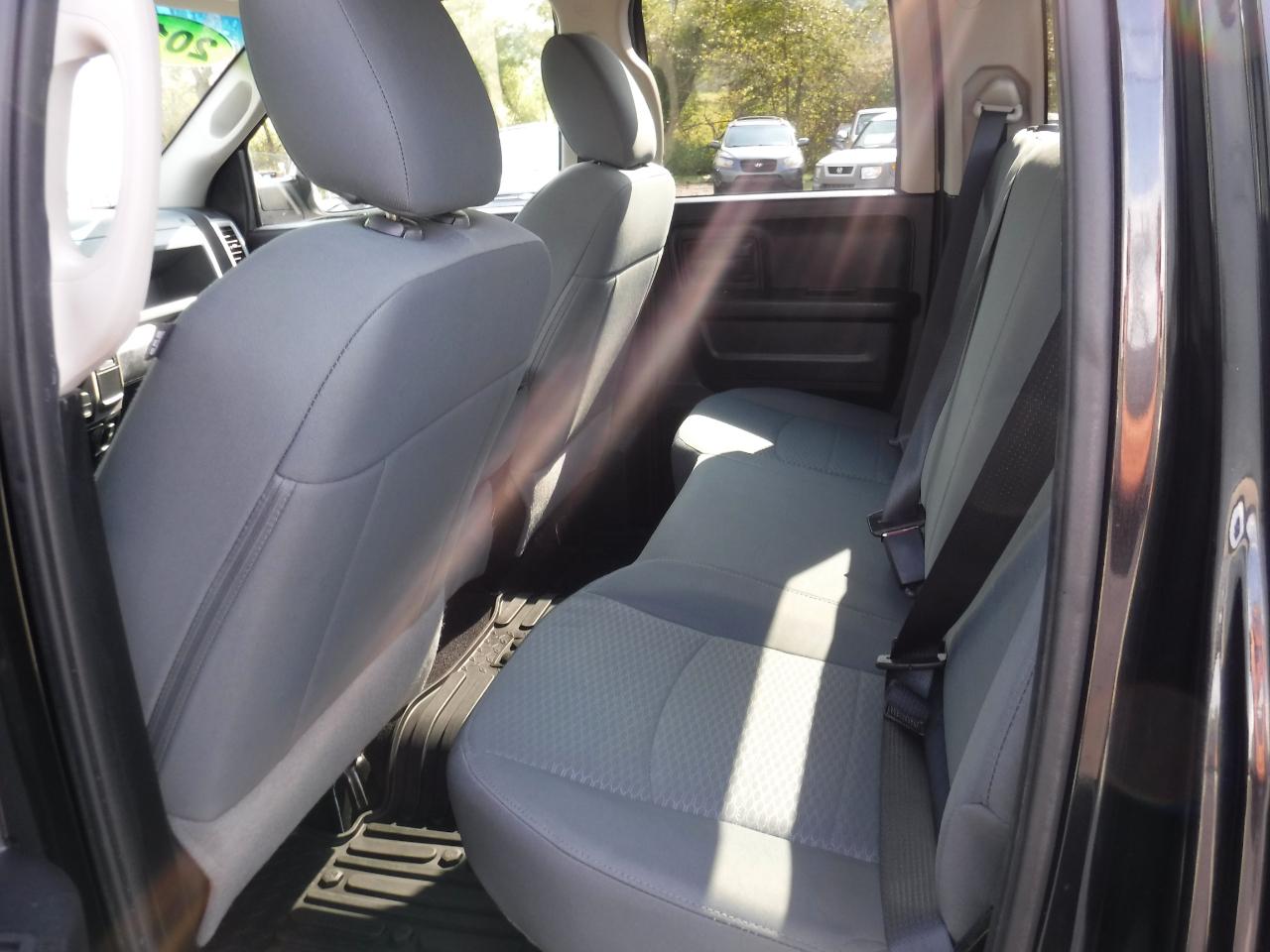 RAM 1500 4WD Quad Cab 140.5" Express 2016