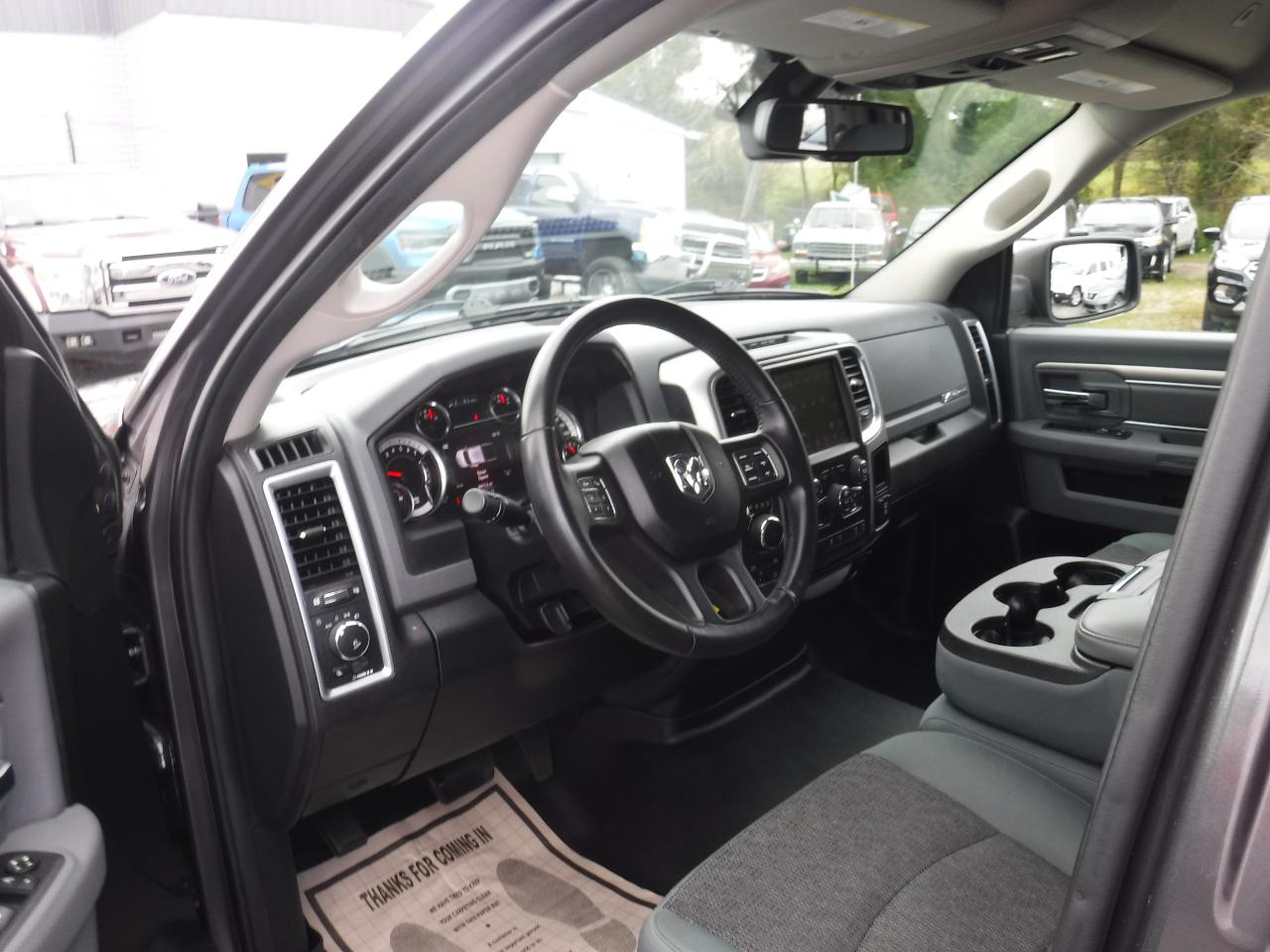 RAM 1500 Big Horn 4x4 Quad Cab 6'4" Box 2017