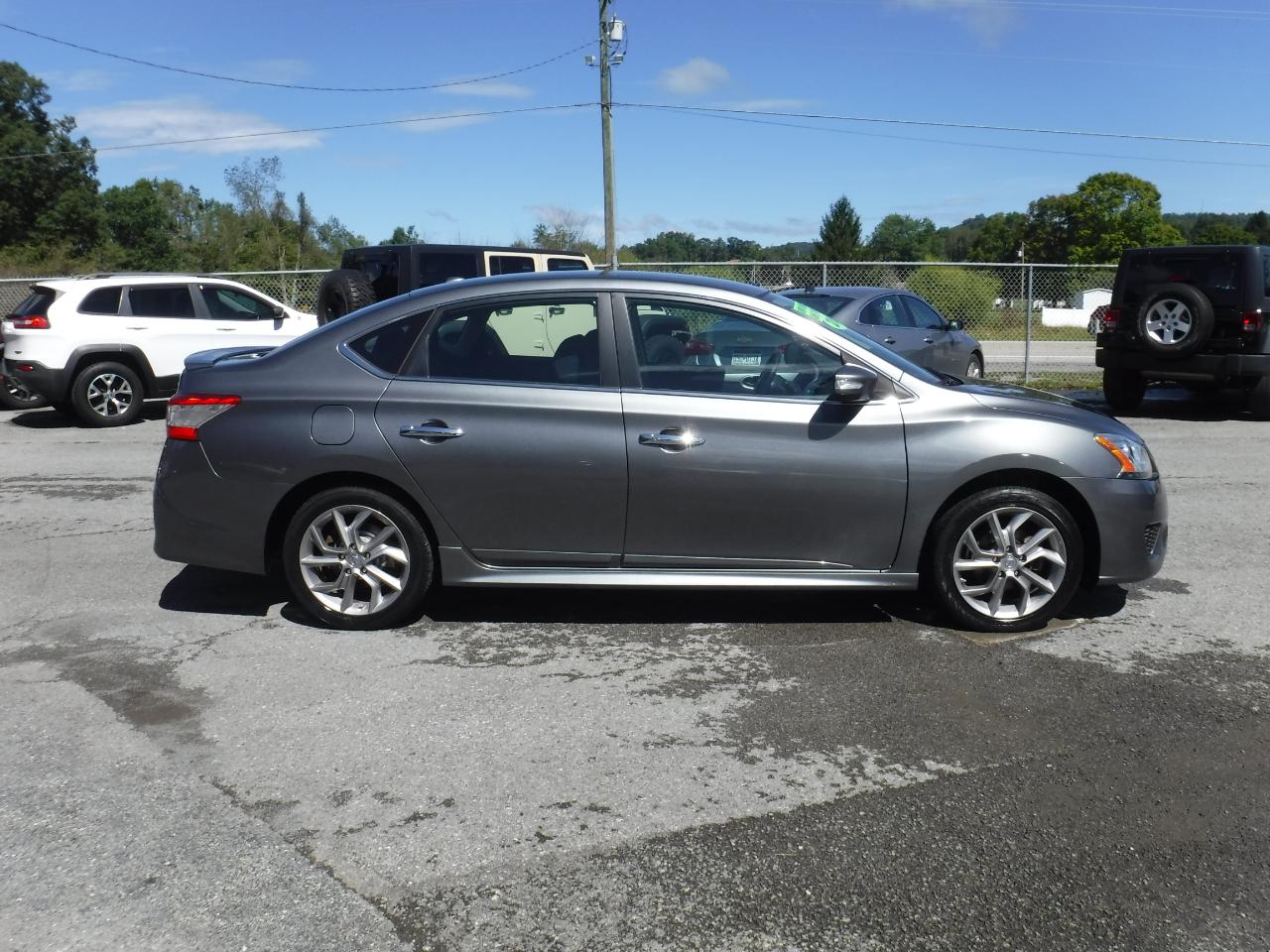 Nissan Sentra 4dr Sdn I4 CVT SR 2015
