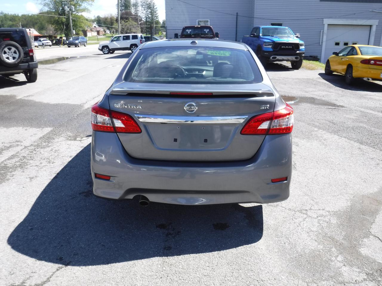 Nissan Sentra 4dr Sdn I4 CVT SR 2015