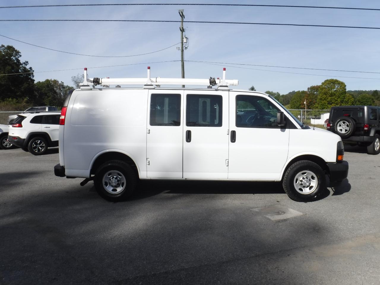 Chevrolet Express Cargo Van RWD 2500 135" 2018