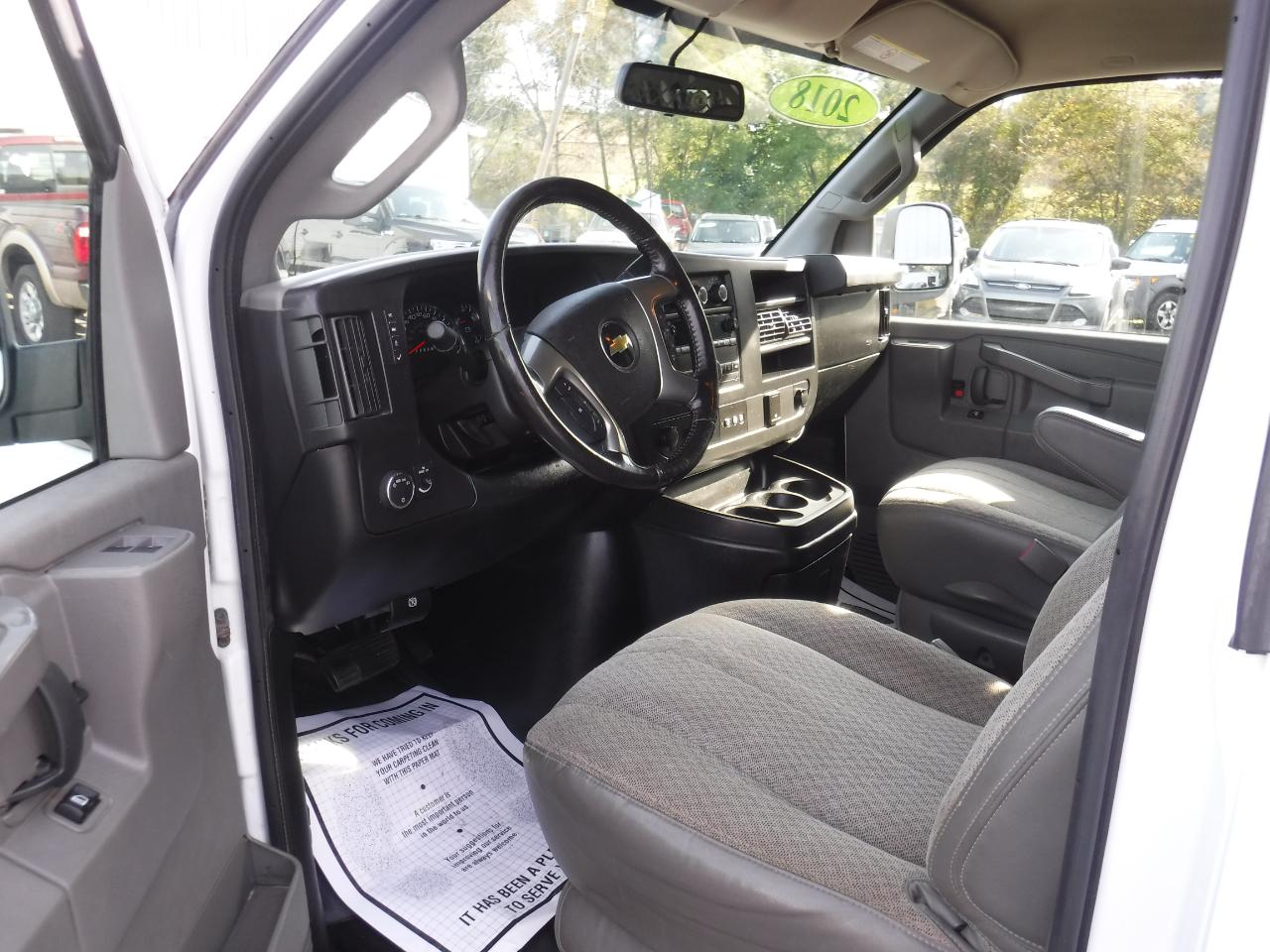 Chevrolet Express Cargo Van RWD 2500 135" 2018