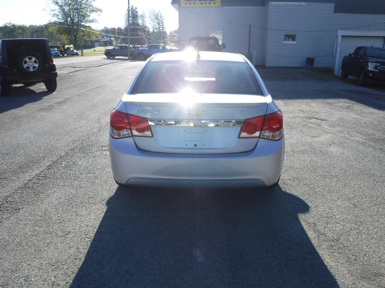 Chevrolet Cruze 4dr Sdn ECO w/1XF 2011
