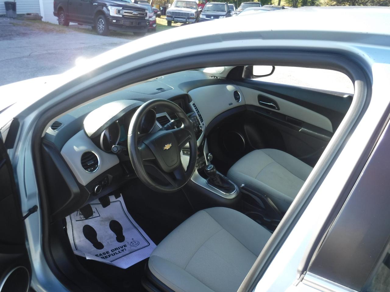 Chevrolet Cruze 4dr Sdn ECO w/1XF 2011