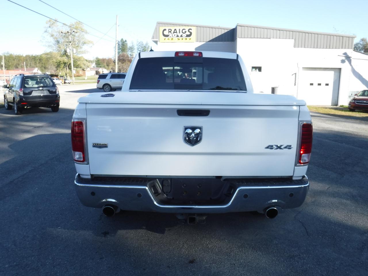 RAM 1500 4WD Crew Cab 140.5" Laramie 2013